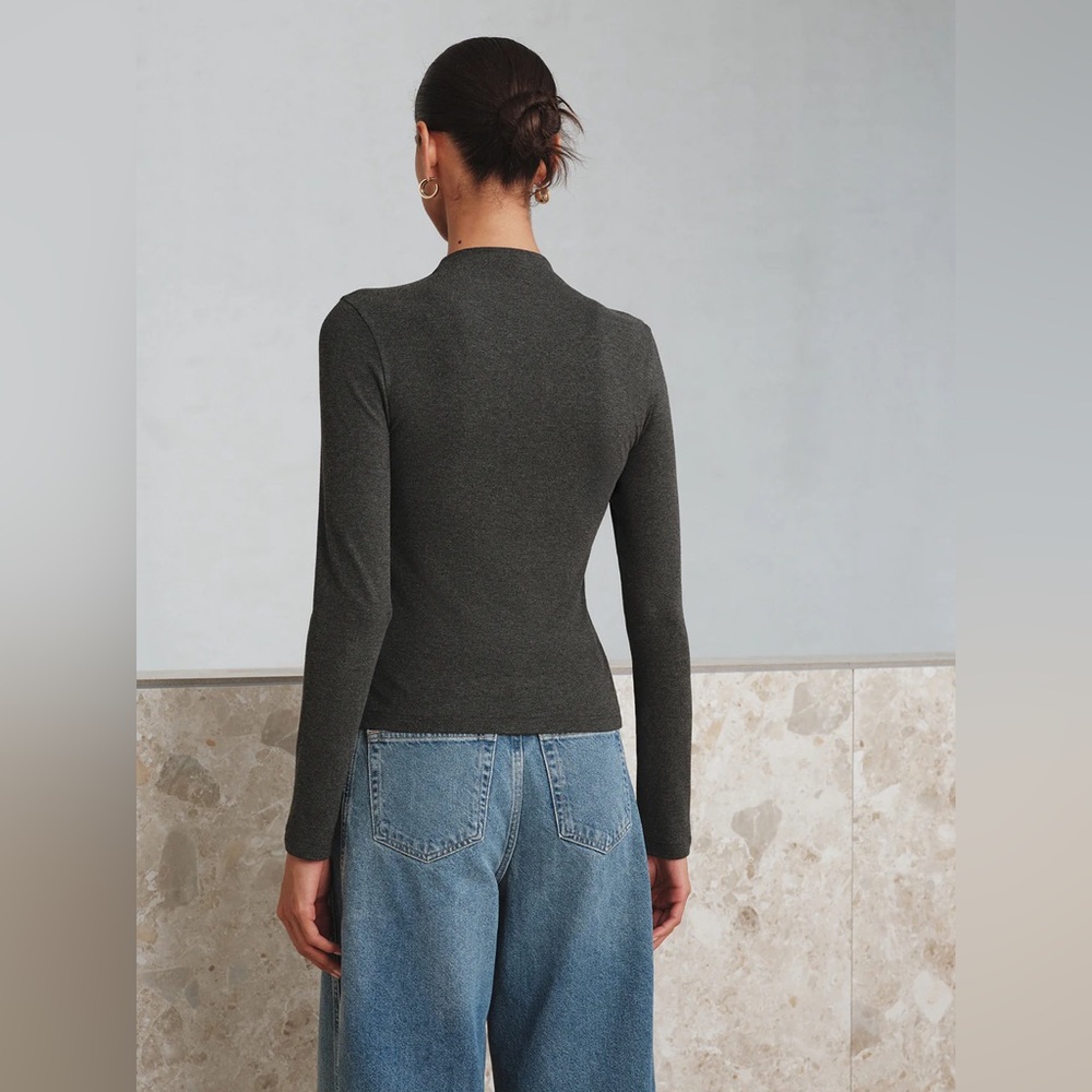 Commense Charcoal Button Down Top Size Small - image 4